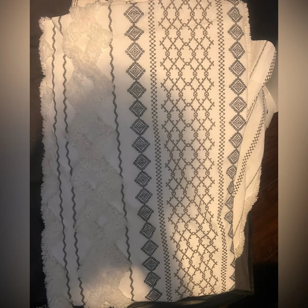 Geometric Patterned Curtain - Picture 2 of 3